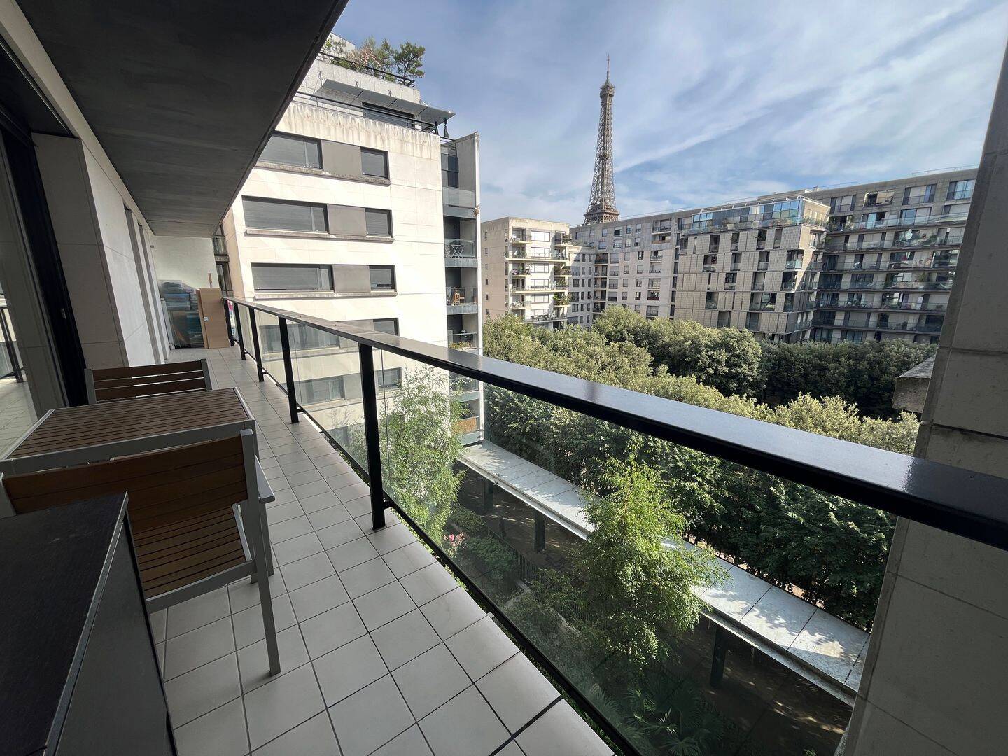 Appartement 5 pièces 100 m² · à Paris 15ème Arrondissement · 100 m² · 4 000 €/mois