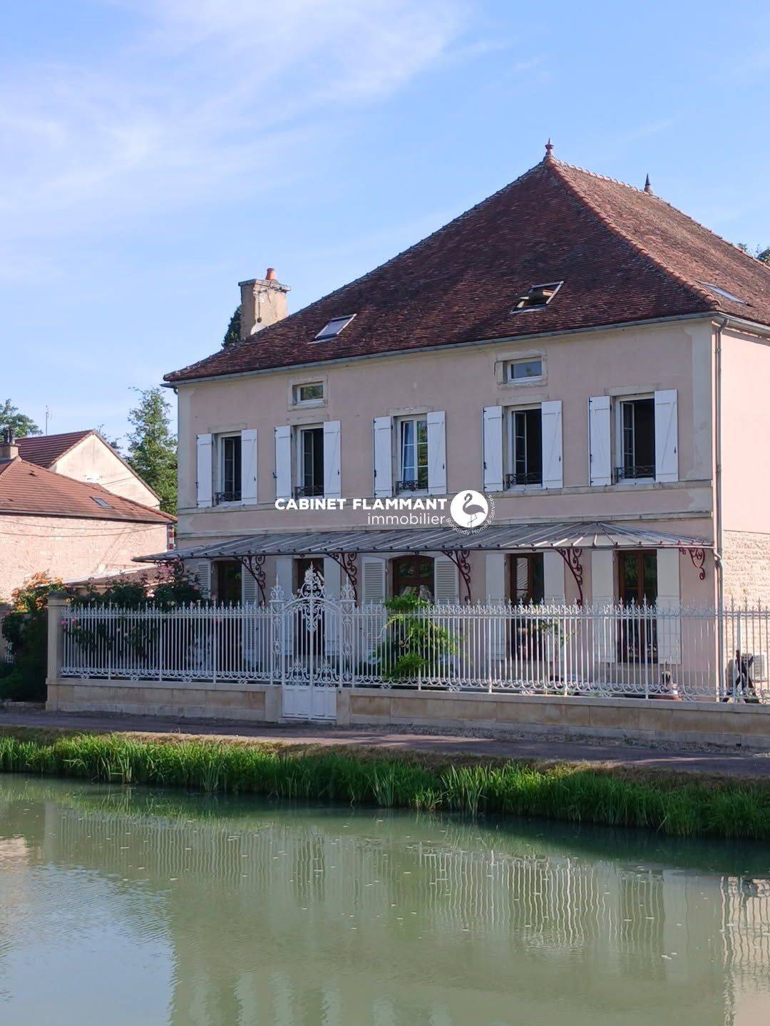 Maison 14 pièces 340 m² · à Montbard · 340 m² · 515 000 €
