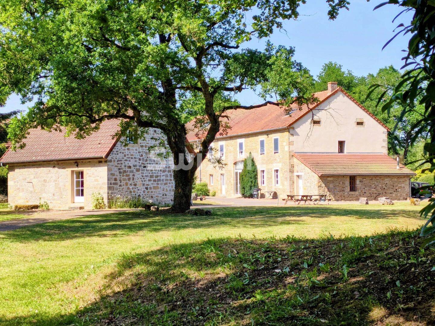 Maison 18 pièces 635 m² · à Arnay-le-Duc · 635 m² · 645 000 €