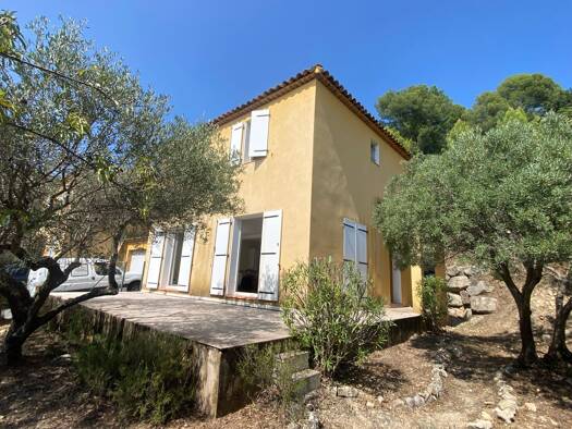 Maison à louer 1 550 € 4 pièces 3 chambres 90 m² disponible dès maintenant Saint Jaume Draguignan 83300