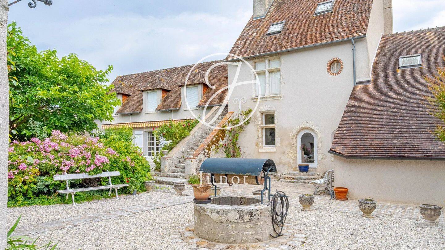 Maison 12 pièces 340 m² · à Saint-Denis-sur-Loire · 340 m² · 650 000 €