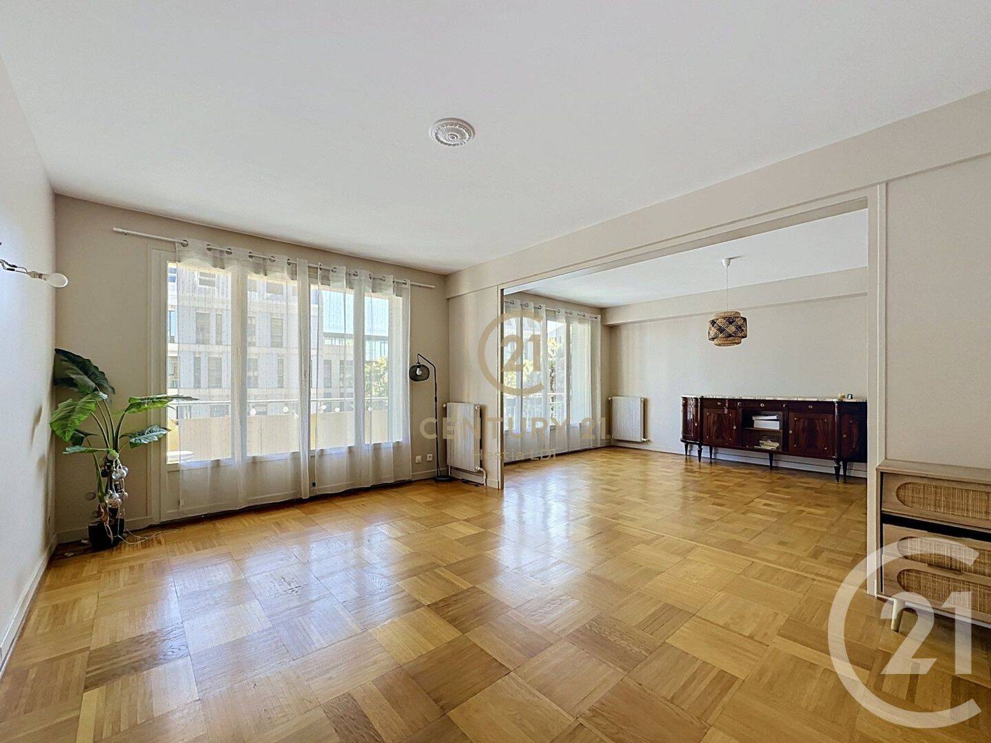 Appartement 4 pièces 100 m² · à Lyon 8ème Arrondissement · 99,6 m² · 260 000 €