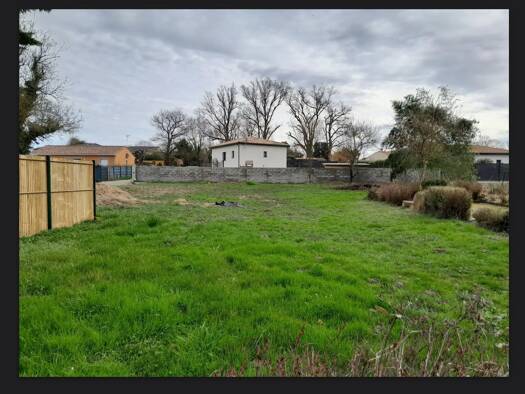 Terrain constructible viabilisé à vendre 80 000 € 811 m² de terrain Lavernose-Lacasse 31410