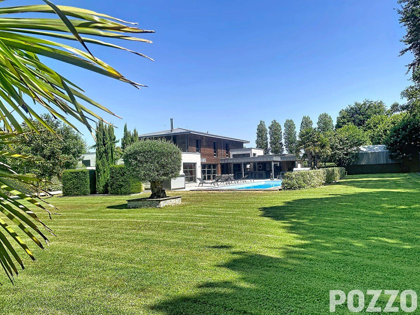 Maison 10 pièces 376 m² · à Biéville-Beuville · 376 m² · 1 695 000 €