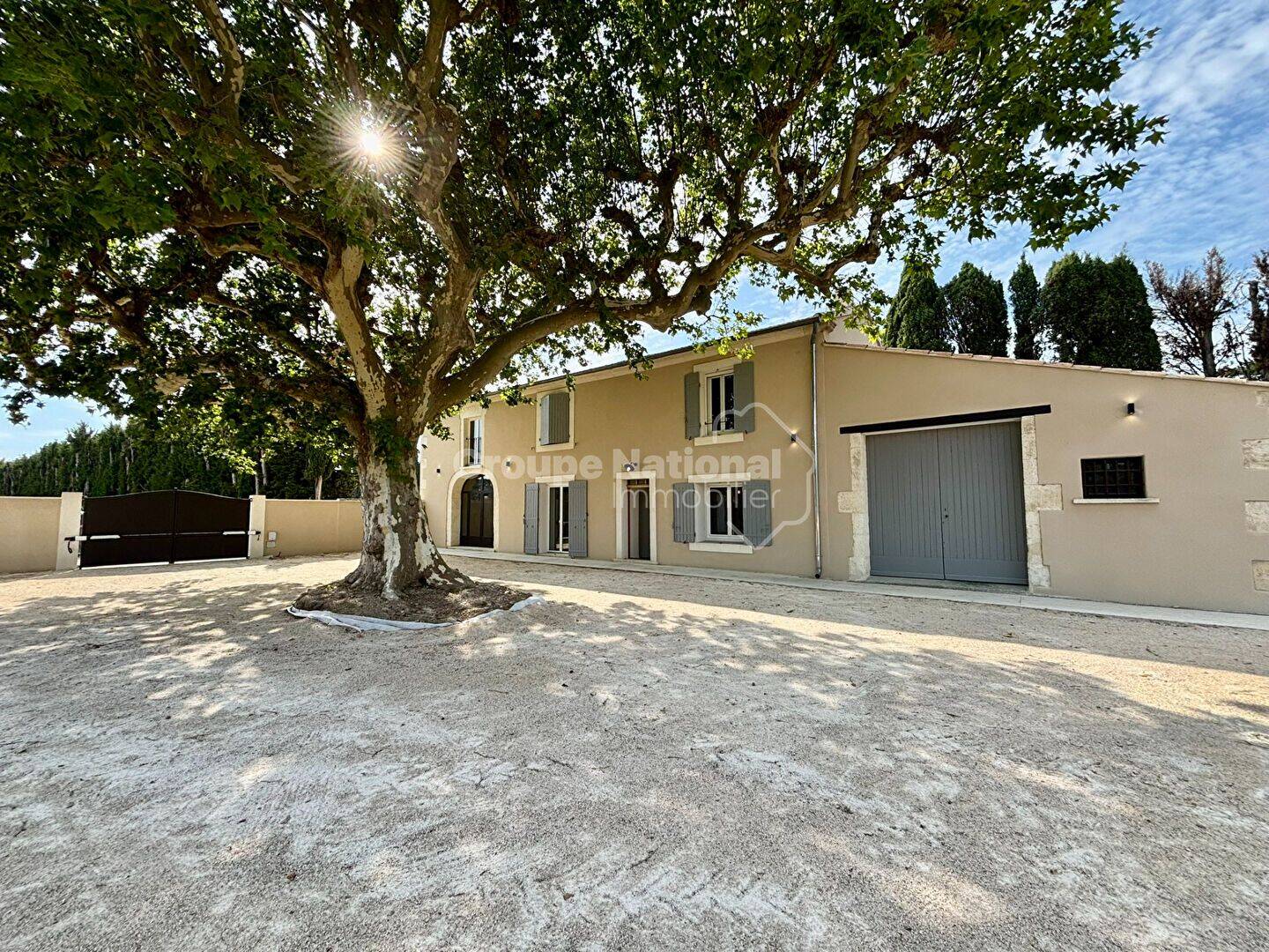 Maison 4 pièces 161 m² · à Châteaurenard · 160,9 m² · 1 700 €