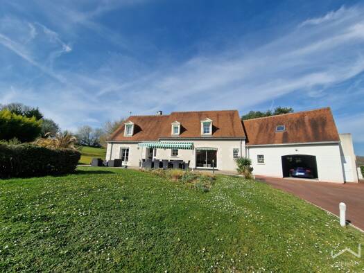 Maison à vendre 644 000 € 8 pièces 7 chambres 260 m² 5 238 m² de terrain Saint-Antoine-du-Rocher 37360