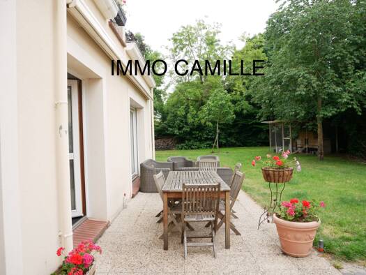 Maison à vendre 1 790 000 € 8 pièces 6 chambres 275 m² 1 438 m² de terrain Sud RER Le Vésinet 78110