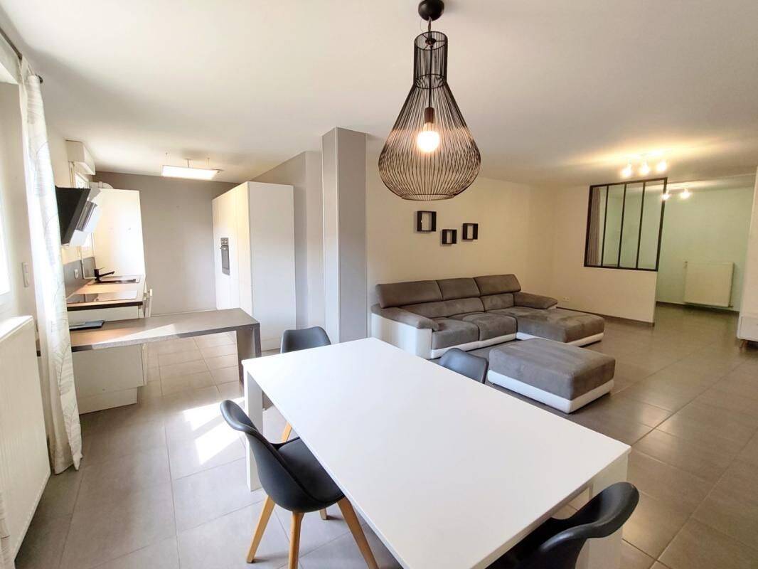 Appartement 2 pièces 78 m² · à Bourgoin-Jallieu · 78 m² · 990 €