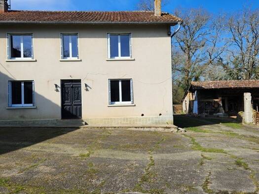 Maison à vendre 237 000 € 6 pièces 5 chambres 160 m² 9 275 m² de terrain Poursiugues-Boucoue 64410