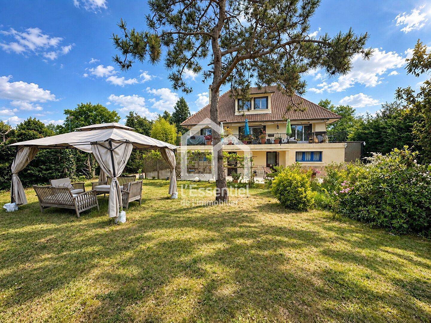 Maison 10 pièces 278 m² · à Verneuil-sur-Seine · 278 m² · 659 000 €