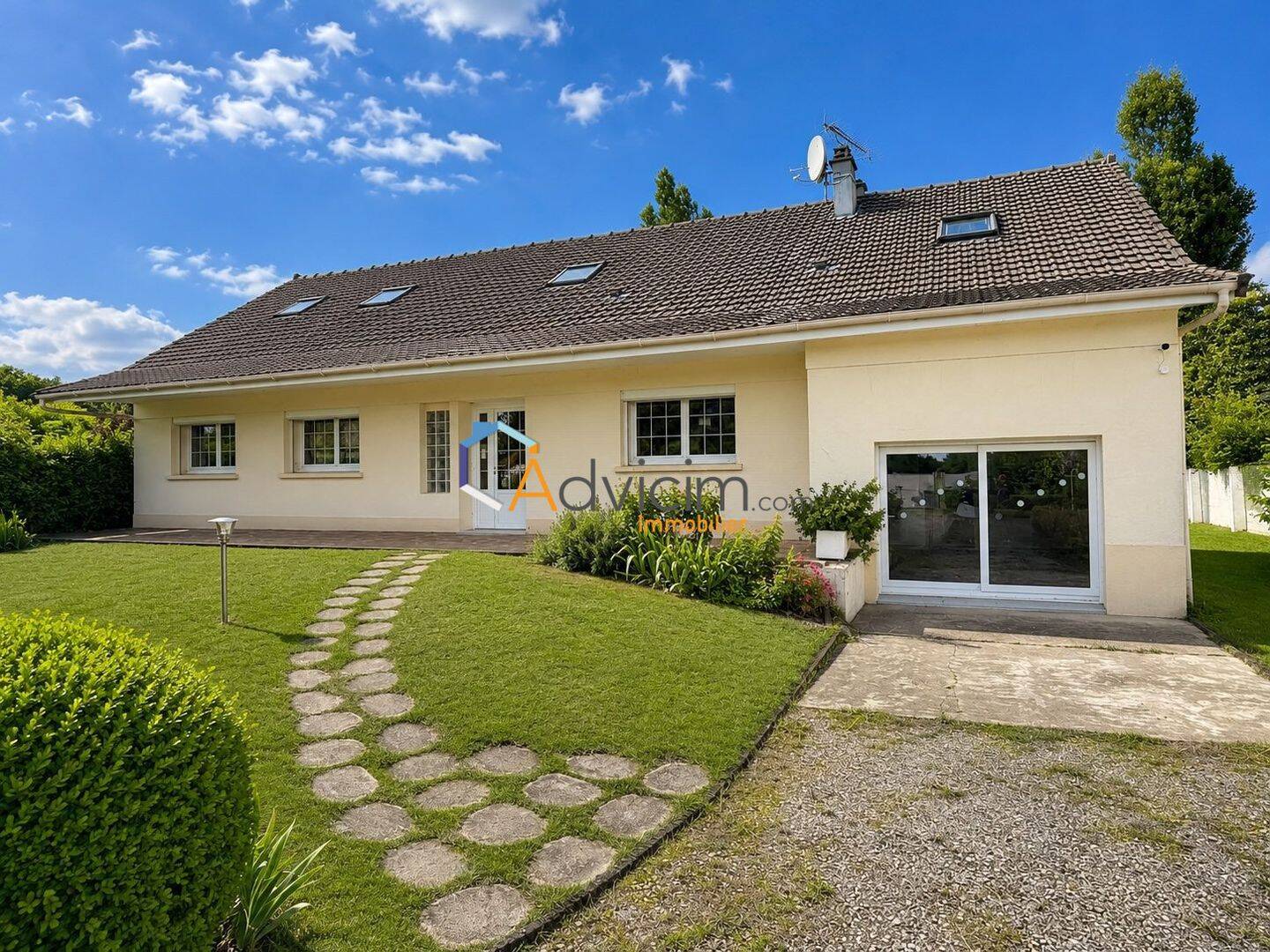 Maison 7 pièces 220 m² · à Saint-Maurice-sur-Fessard · 220 m² · 240 000 €