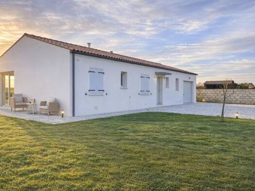 Maison de plain-pied à vendre 265 000 € 4 pièces 3 chambres 105 m² 1 130 m² de terrain Pérignac 17800