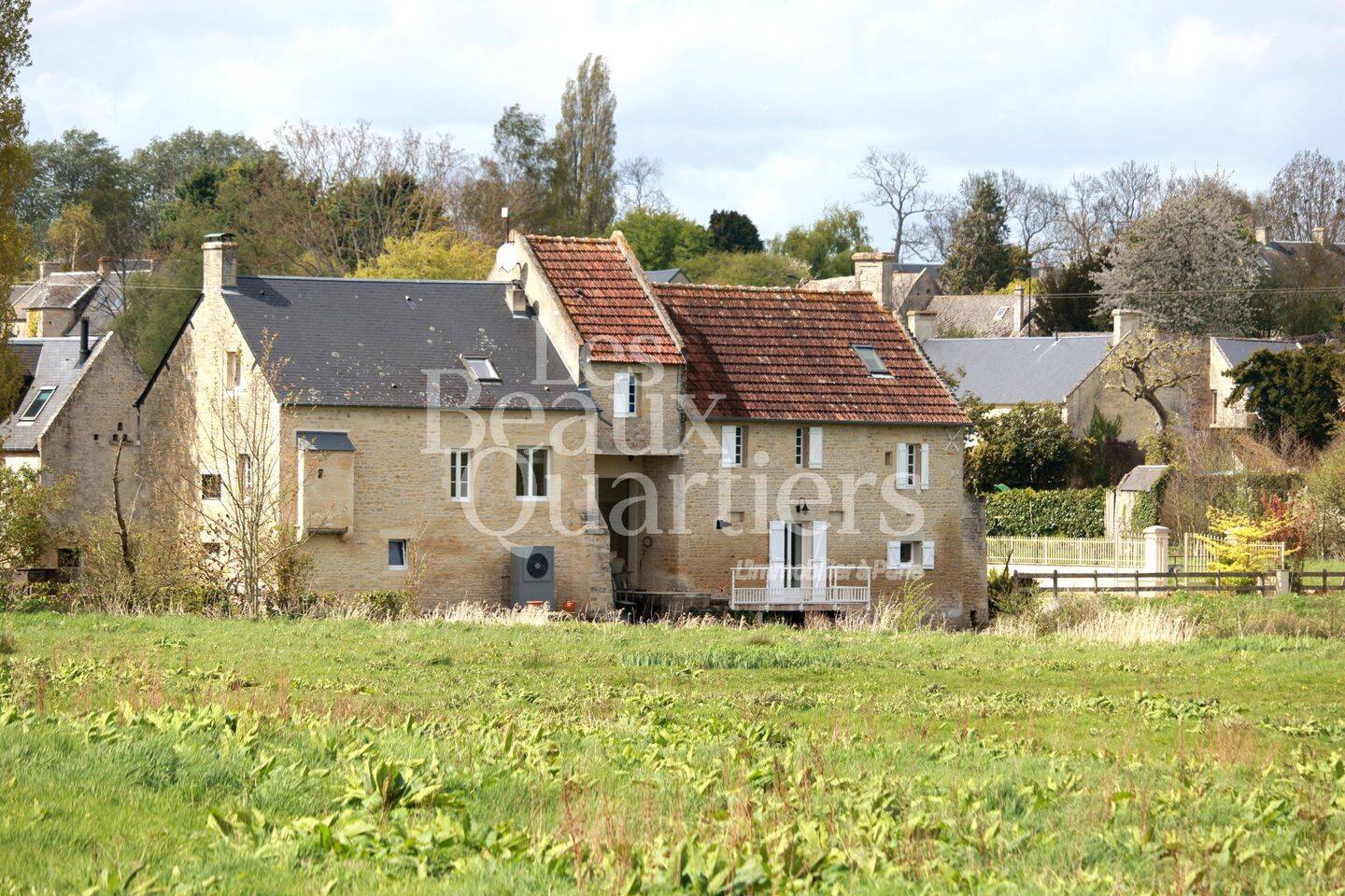 Maison 9 pièces 260 m² · à Vienne-en-Bessin · 260 m² · 895 000 €