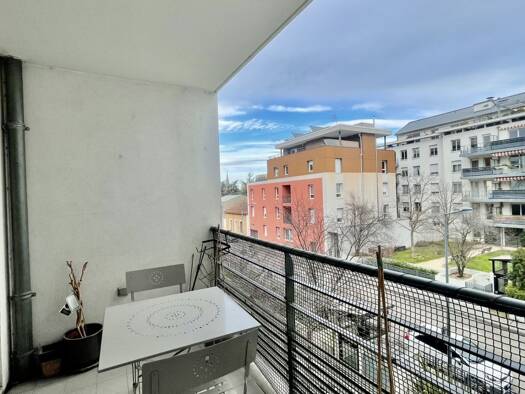 Appartement à vendre 270 000 € 3 pièces 2 chambres 70,8 m² Étage 2/5 Villeurbanne 69100