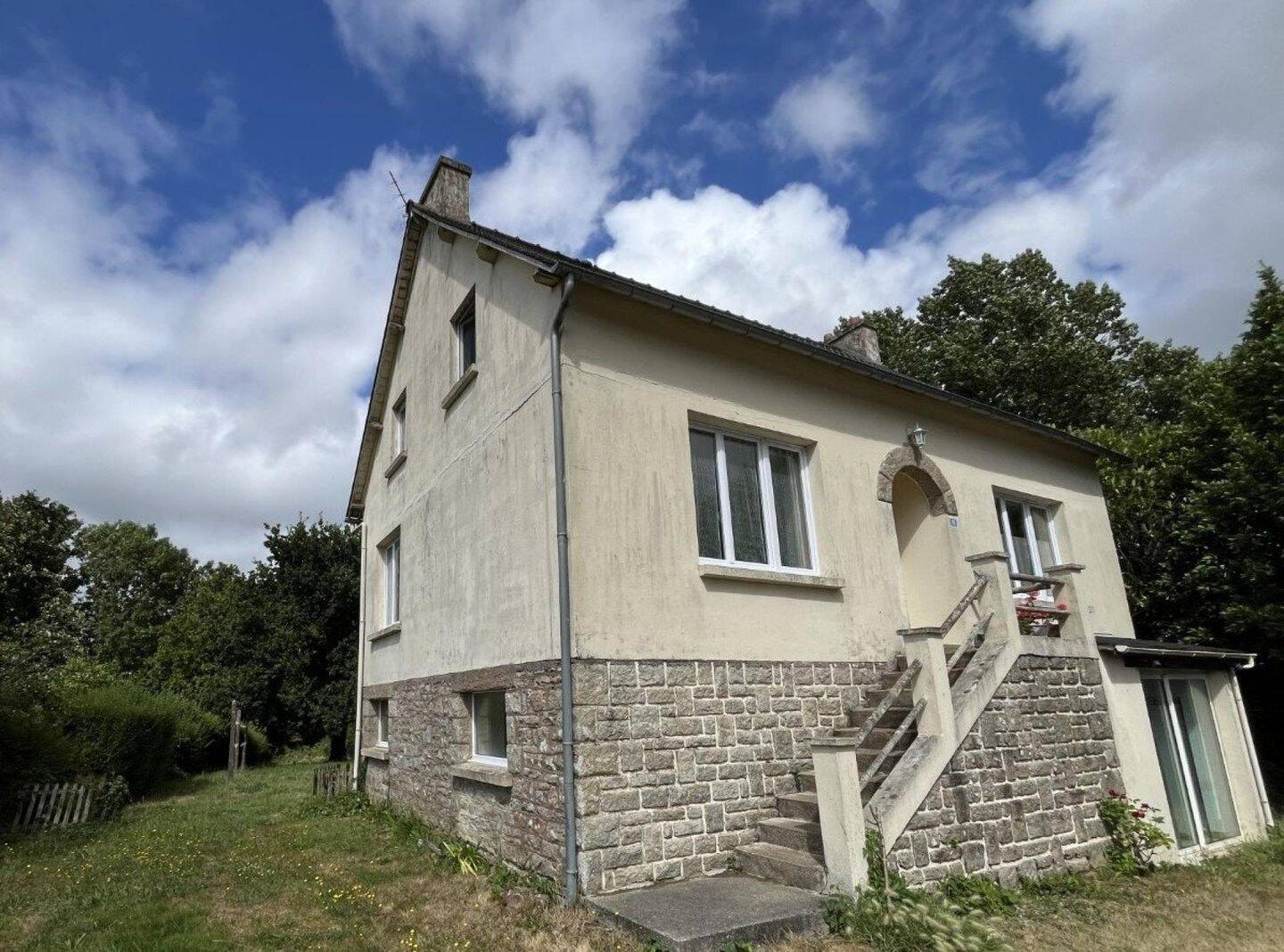 Maison 6 pièces 99 m² · à Plounévez-Moëdec · 99 m² · 95 000 €