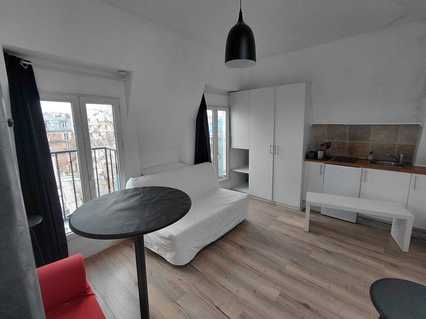 Appartement 2 pièces 37 m² · à Paris 10ème Arrondissement · 37,4 m² · 365 000 €