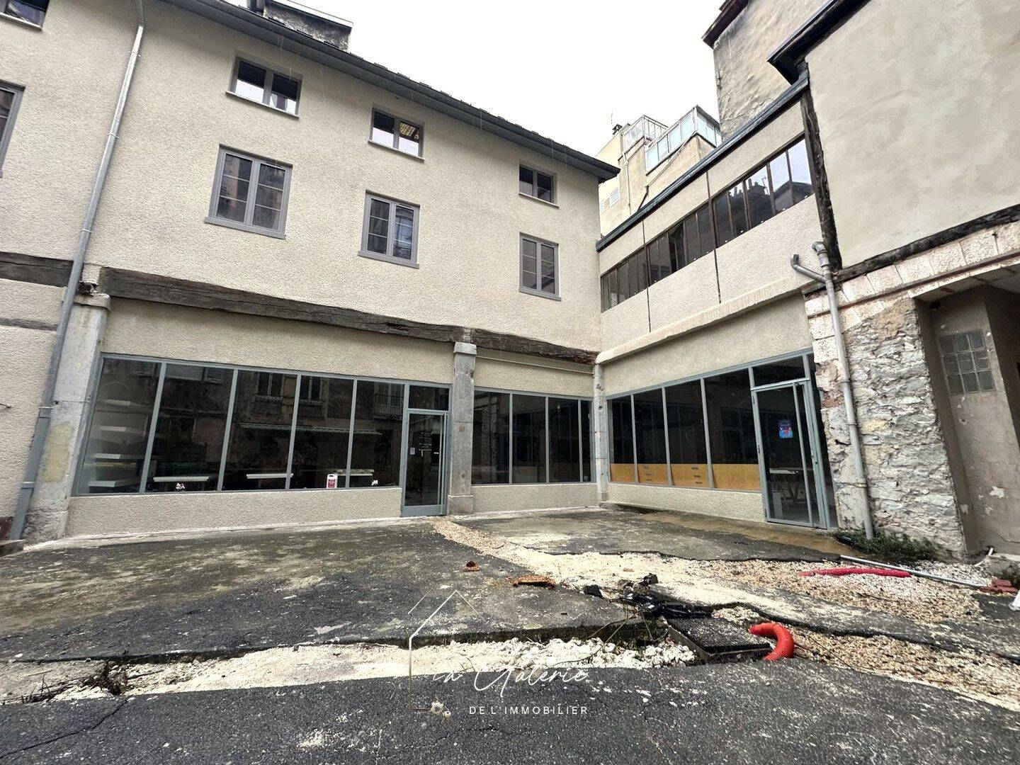 Appartement 4 pièces 120 m² · à Grenoble · 120 m² · 145 000 €