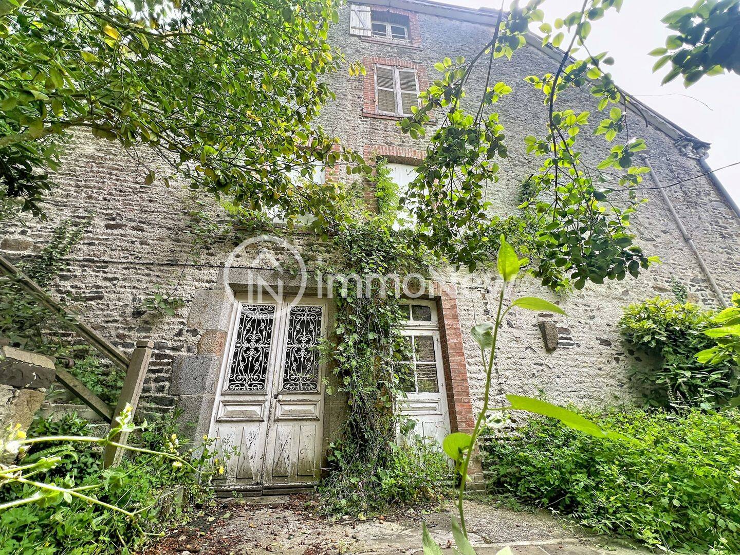 Maison 8 pièces 245 m² · à Saint-Jean-le-Thomas · 245 m² · 246 600 €