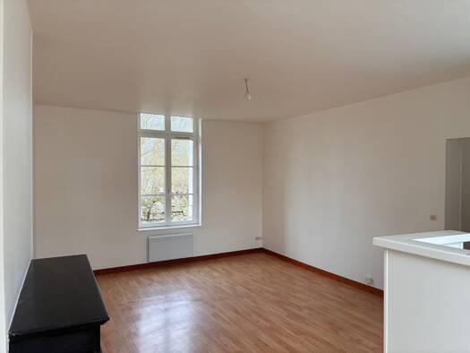 Appartement à louer 750 € 3 pièces 2 chambres 66 m² Étage 1/3 Lisieux 14100