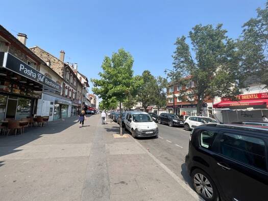 Boutique avec bail commercial 1 500 € 140 m² de surface de vente Les Pavillons-sous-Bois 93320