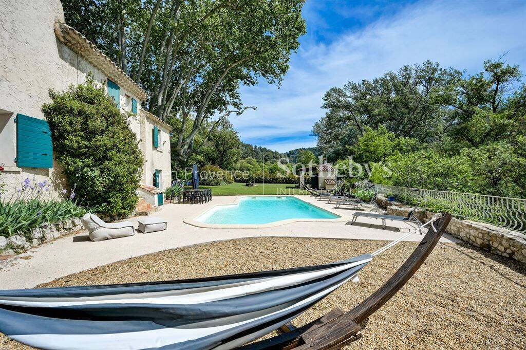 Maison 7 pièces 218 m² · à Ventabren · 218 m² · 882 000 €