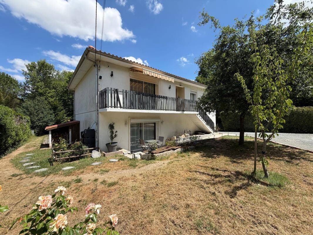 Maison 6 pièces 178 m² · à Saint-Georges-des-Coteaux · 178 m² · 328 600 €