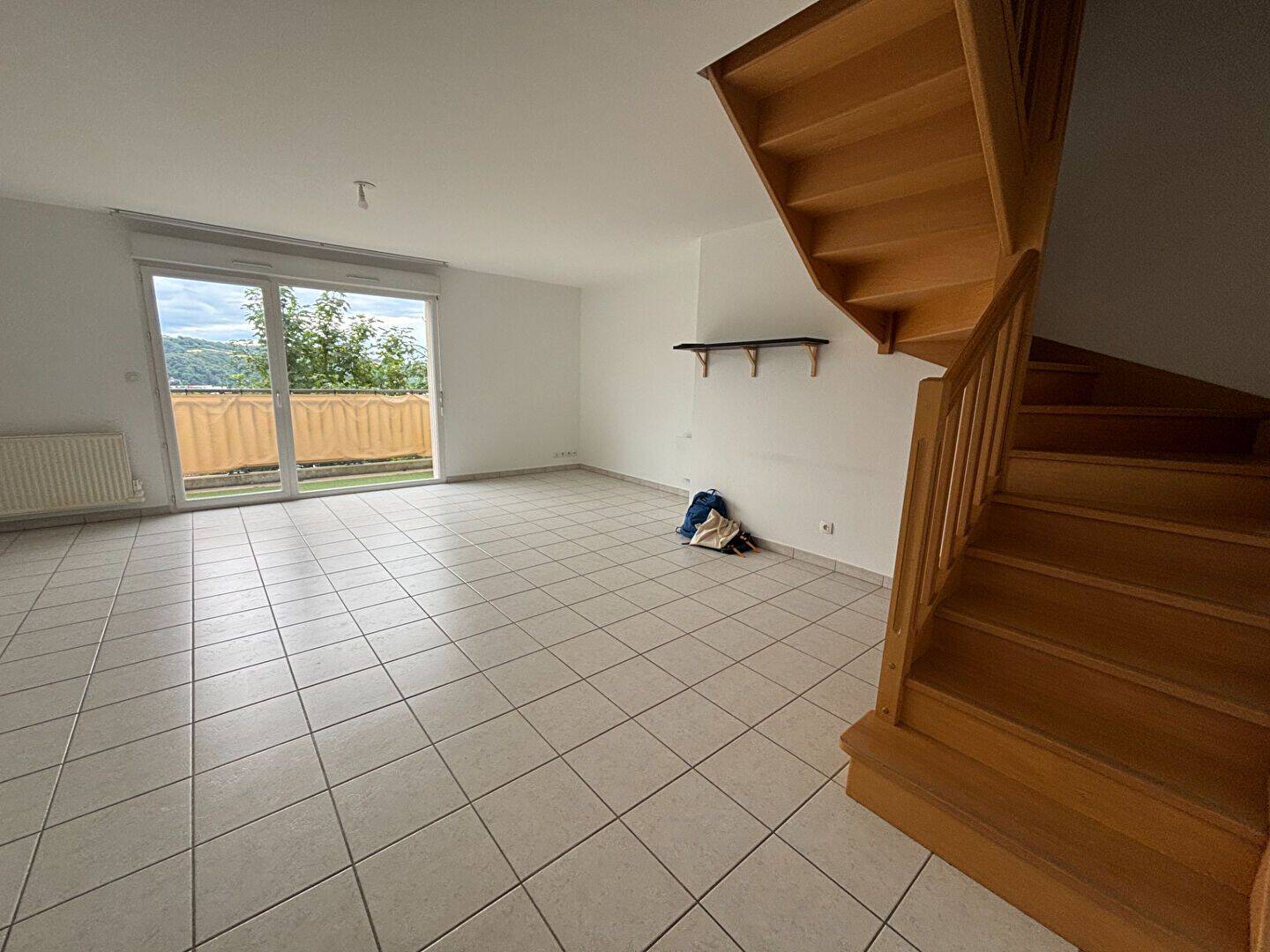 Appartement 4 pièces 92 m² · à Saint-Cyr-sur-le-Rhône · 92 m² · 883 €