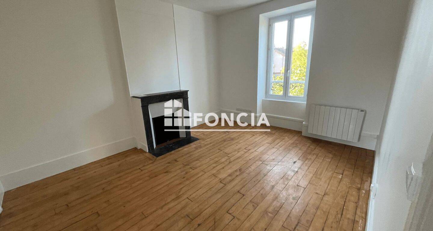 Appartement 3 pièces 52 m² · à Corbeil-Essonnes · 51,7 m² · 890 €