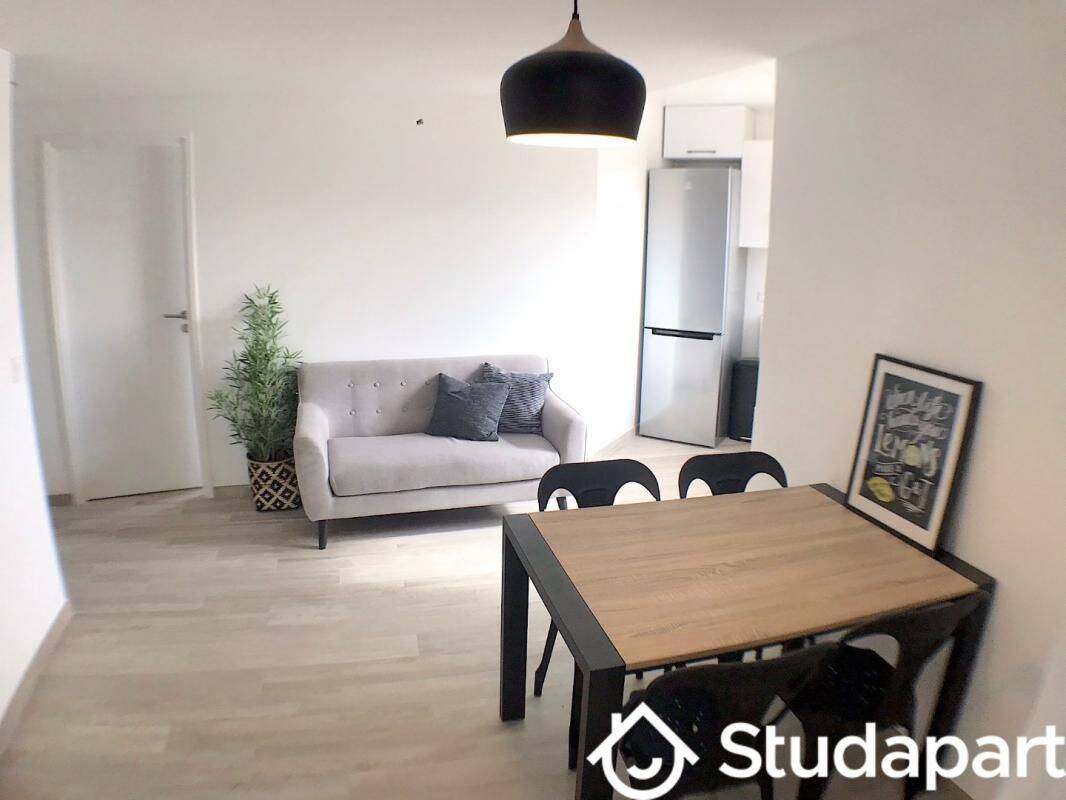 5 pièces 80 m² · à Évry-Courcouronnes · 80 m² · 560 €/mois