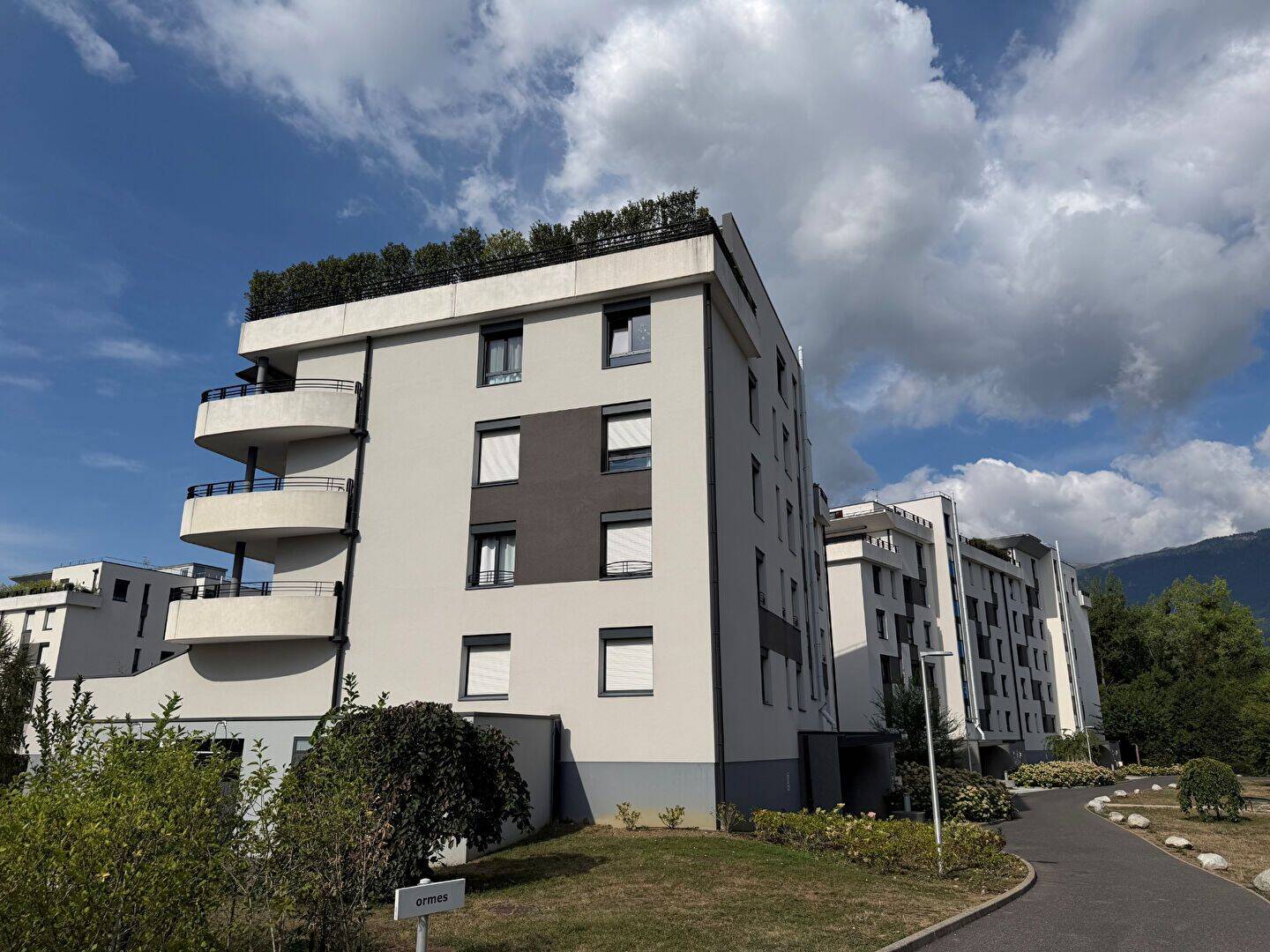 Appartement 4 pièces 147 m² · à Saint-Genis-Pouilly · 146,7 m² · 2 650 €/mois