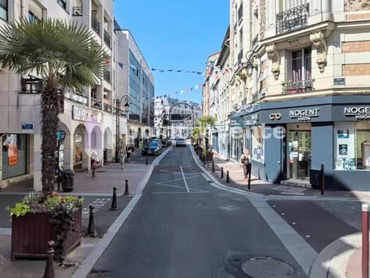 Pret-à-Porter avec bail commercial 3 092 € 128 m² de surface de vente Nogent Village-Coulmiers Nogent-sur-Marne 94130