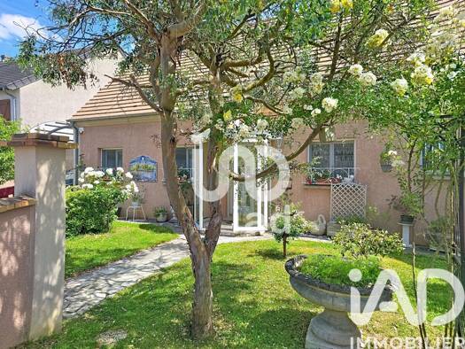 Maison de plain-pied à vendre 412 000 € 5 pièces 3 chambres 111 m² 767 m² de terrain Centre Sud Gretz-Armainvilliers 77220
