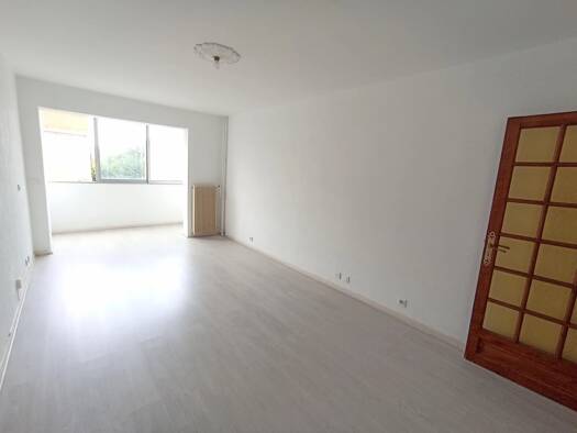 Appartement à vendre 232 000 € 3 pièces 2 chambres 63 m² 1er étage Centre Ville Saint-Laurent-du-Var 06700
