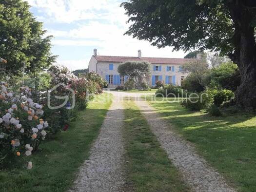 Maison à vendre 372 300 € 7 pièces 5 chambres 235 m² Beurlay 17250