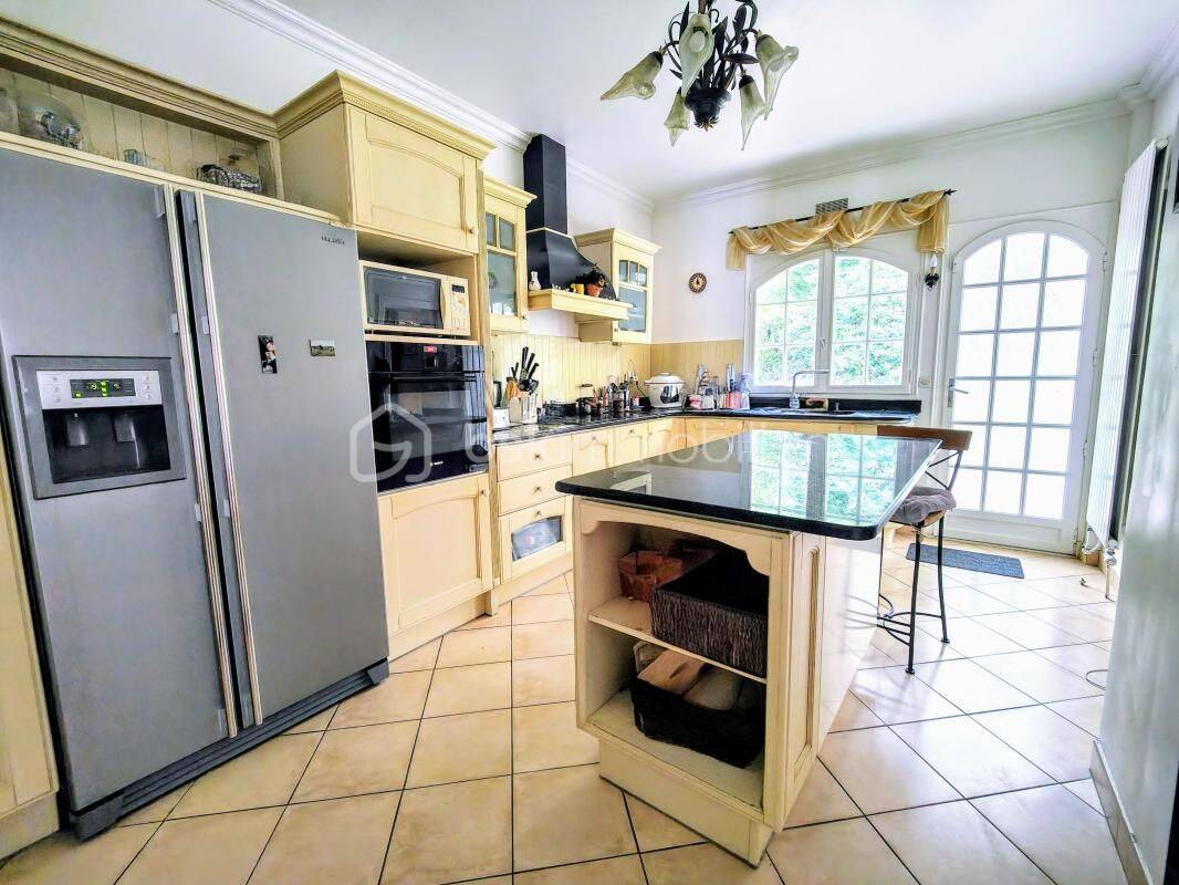 Maison 7 pièces 175 m² · à Jouars-Pontchartrain · 175 m² · 625 000 €