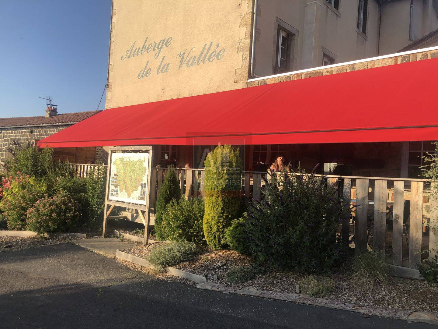 Maison 13 pièces 400 m² · à Saint-Haon · 400 m² · 210 000 €