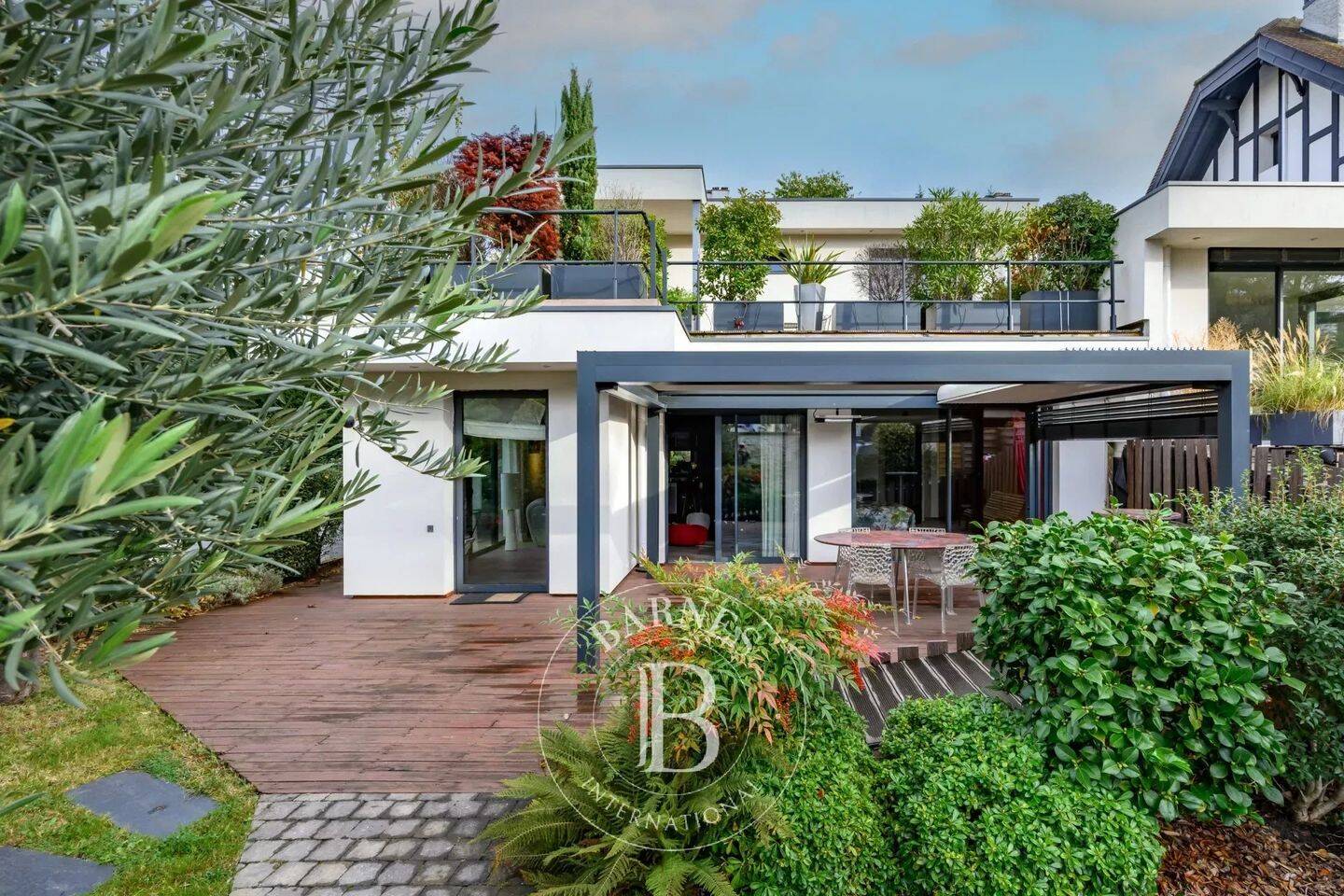 Maison 6 pièces 235 m² · à Saint-Maur-des-Fossés · 234,8 m² · 1 295 000 €