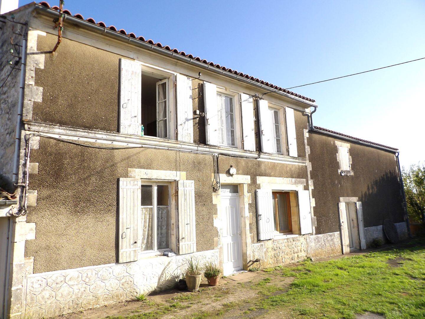 Maison 6 pièces 139 m² · à Saint-Savinien · 139 m² · 174 900 €