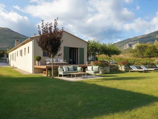 Maison à vendre 549 500 € 4 pièces 3 chambres 154 m² 2 200 m² de terrain La Bastide 83840