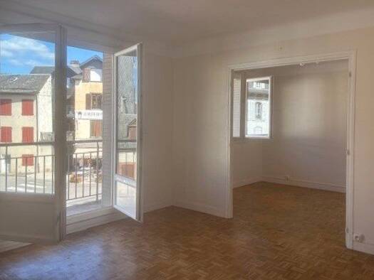 Appartement à louer 720 € 3 pièces 2 chambres 67,6 m² Étage 1/5 Bagnères-de-Bigorre 65200