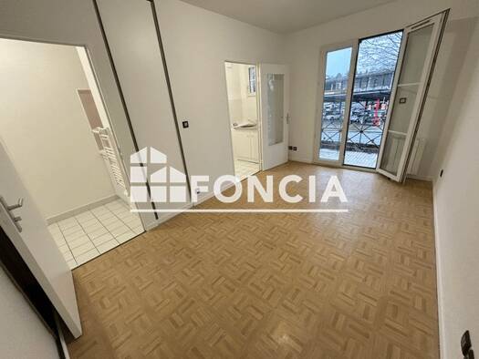 Appartement à louer 519 € 1 pièce 20,5 m² Étage 1/3 Ouest Montluel 01120