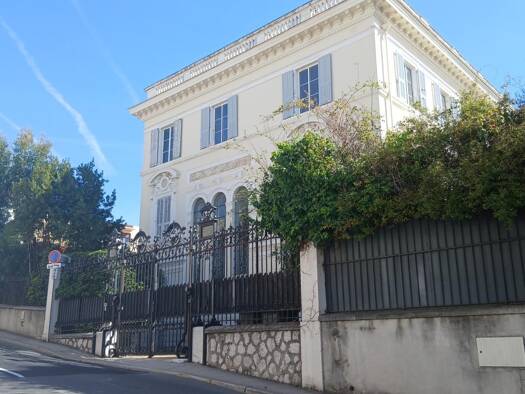 Appartement à vendre 766 500 € 5 pièces 3 chambres 128,6 m² Étage 2/2 Nice 06000