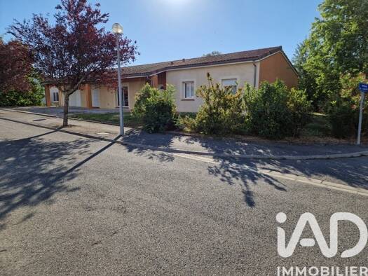 Maison de plain-pied à vendre 285 000 € 6 pièces 4 chambres 113 m² 1 203 m² de terrain Centre Revel 31250