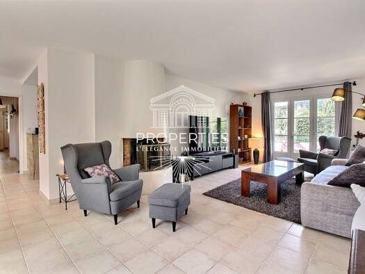 Maison à vendre 830 000 € 8 pièces 7 chambres 166 m² 693 m² de terrain Les Calanques Le Lavandou 83980