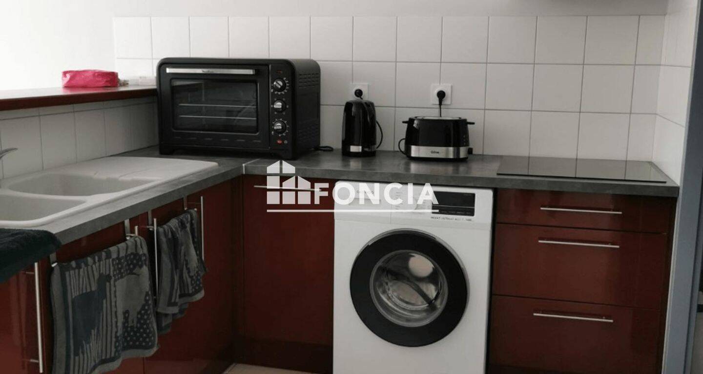 Appartement 3 pièces 83 m² · à Rochefort-du-Gard · 83 m² · 890 €