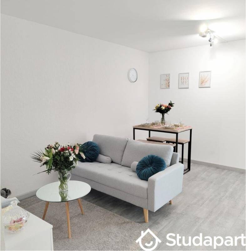 1 pièce 10 m² · à Saint-Genis-Pouilly · 10 m² · 990 €