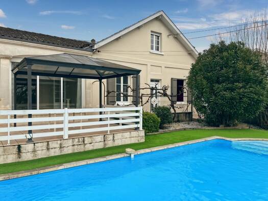 Maison de ville à vendre 272 934 € 5 pièces 3 chambres 161 m² 670 m² de terrain Crouin Cognac 16100