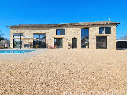 Maison à vendre 495 000 € 7 pièces 4 chambres 184 m² 640 m² de terrain La Chapelle-de-Guinchay 71570