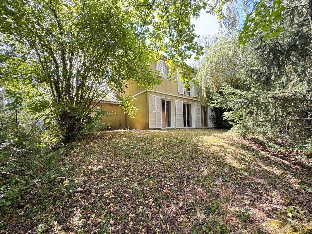 Maison 7 pièces 135 m² · à Le Mesnil-Saint-Denis · 135 m² · 378 000 €