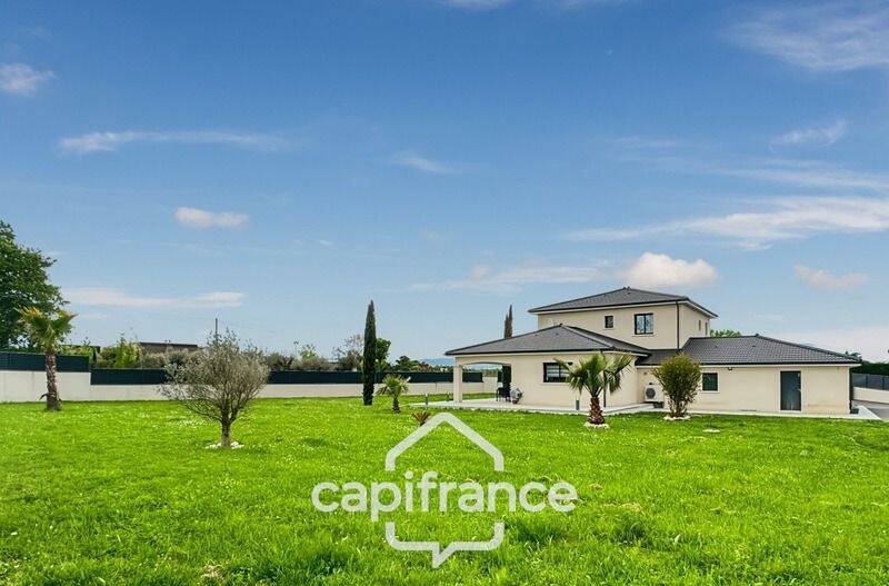 Maison 7 pièces 275 m² · à Clonas-sur-Varèze · 275 m² · 496 000 €